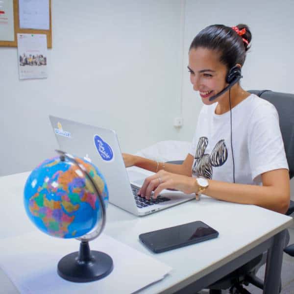 girl using laptop